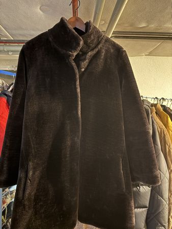 Fake Fur, Secondhand in Berlin gekauft, hat ein Loch Gr M