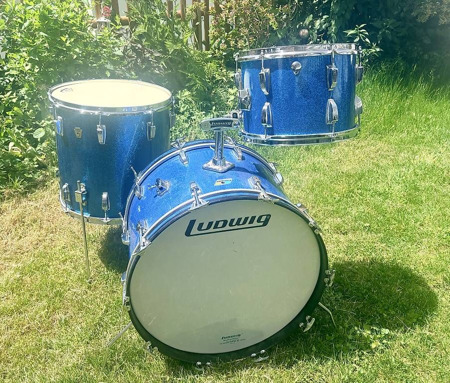 Ludwig Strumenti musicali: Ludwig Classic Maple Shell Vintage Blue sparkle Kit – Usato da Eich venduto da Vauclair
