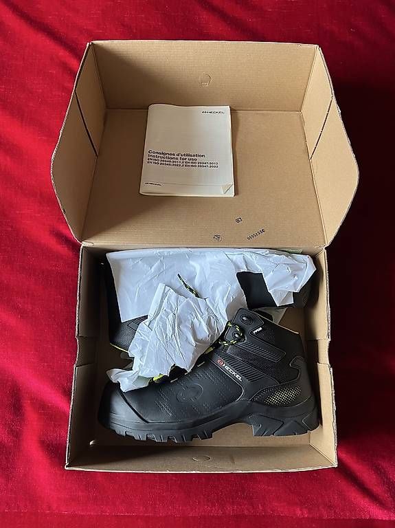 Scarpe da uomo: Chaussures de sécurité HECKEL - taille 46 – Usato da Anières venduto da sey_ymf8 2