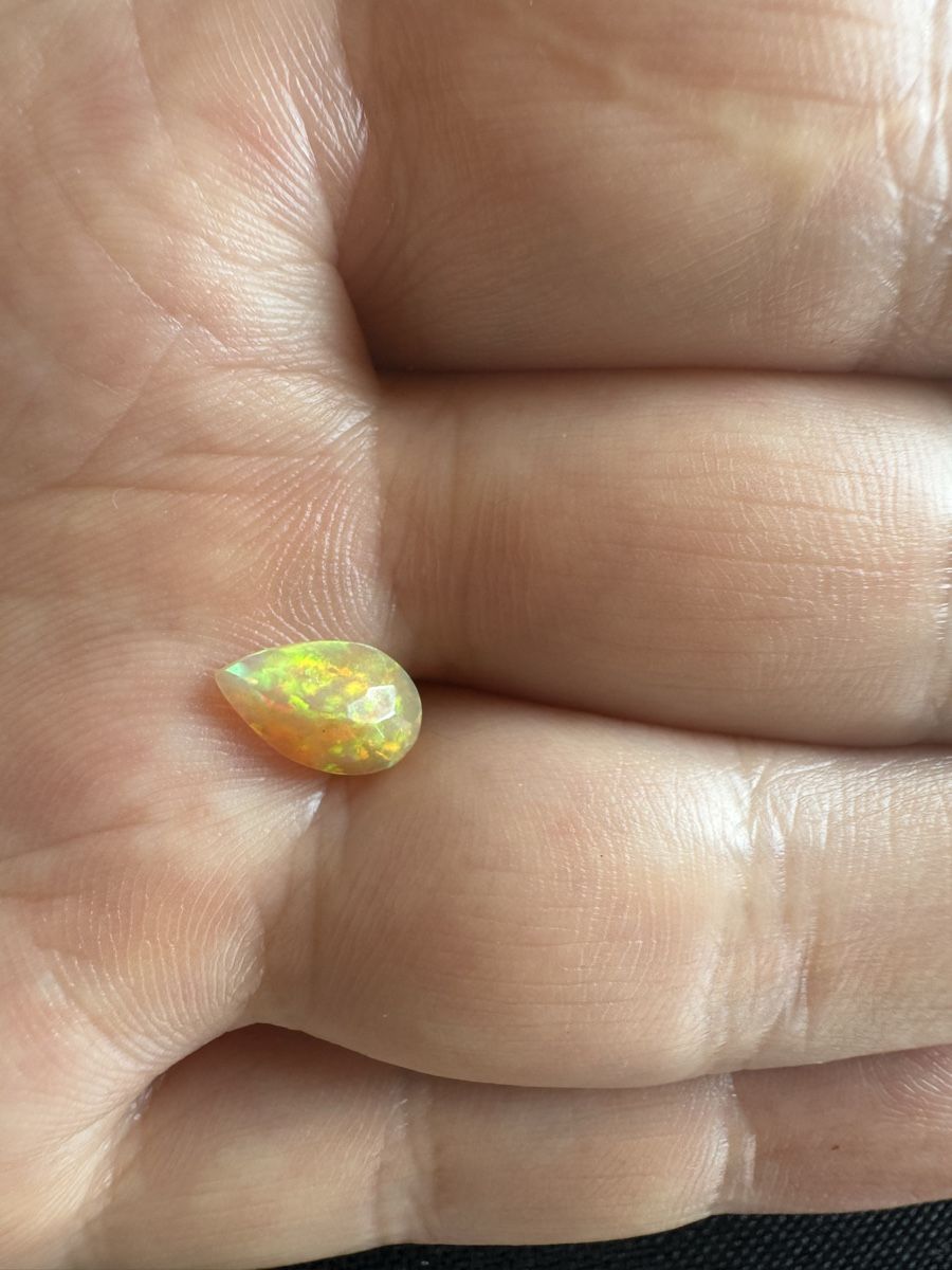 Edelsteine: Äthiopischer Opal 0.85ct – Neu und originalverpackt aus Wängi von Horus90