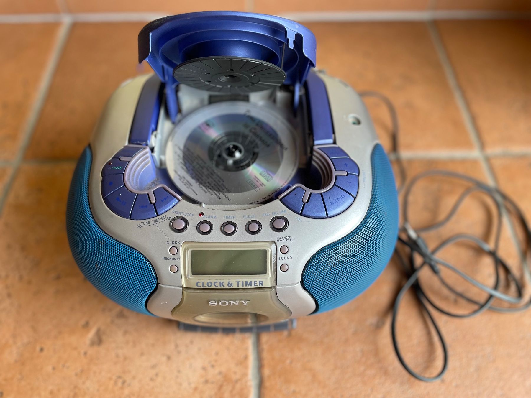 Sony Radios: Radio cassette Sony CFD-E55L – Gebraucht aus Chamoson von  1