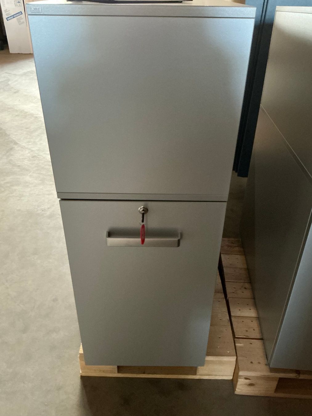 Armadi: Büroschrank mit Regal – Usato da Zug venduto da Bauteile-Zug 4