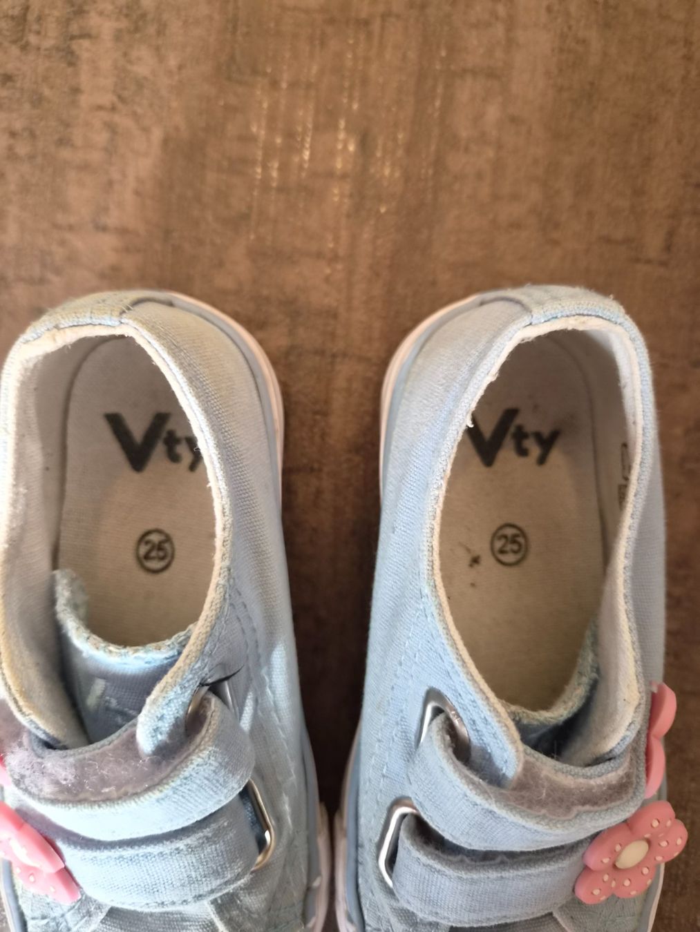 Schuhe für Mädchen: Kinder Sneaker Grösse 25 hellblau mit Blumenmuster – Gebraucht aus Ibach von urs_sl5h 4