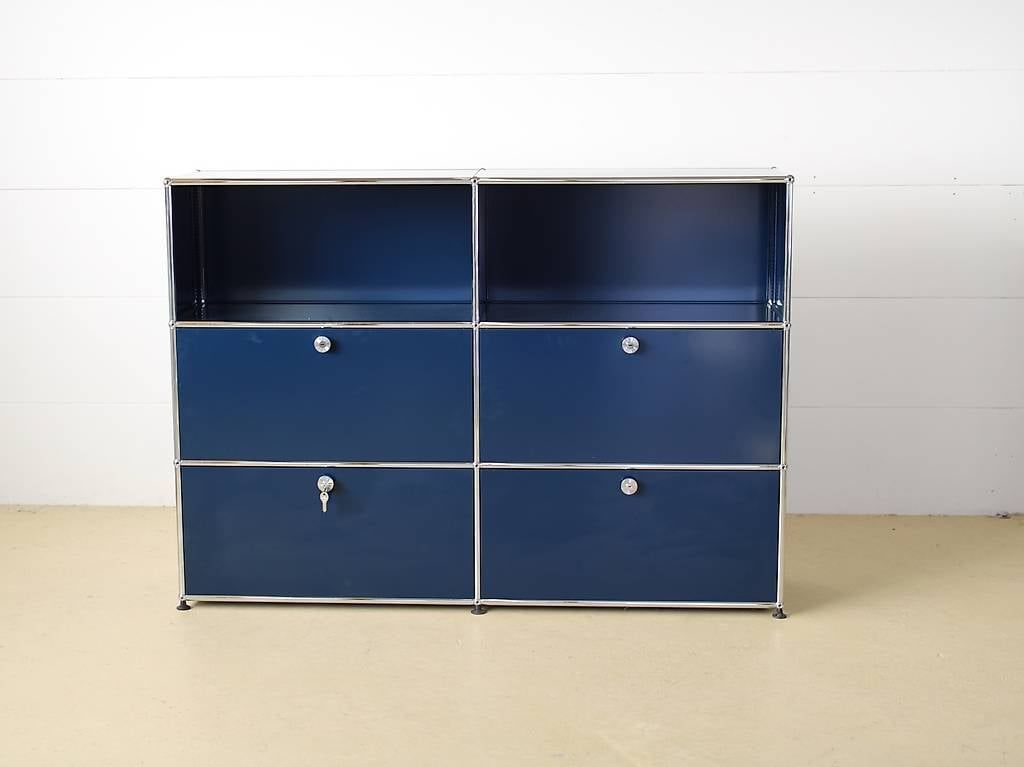 USM Scaffali: USM Sideboard in Stahlblau, neuwertig – Usato da Meinisberg venduto da atelier_TILIJA