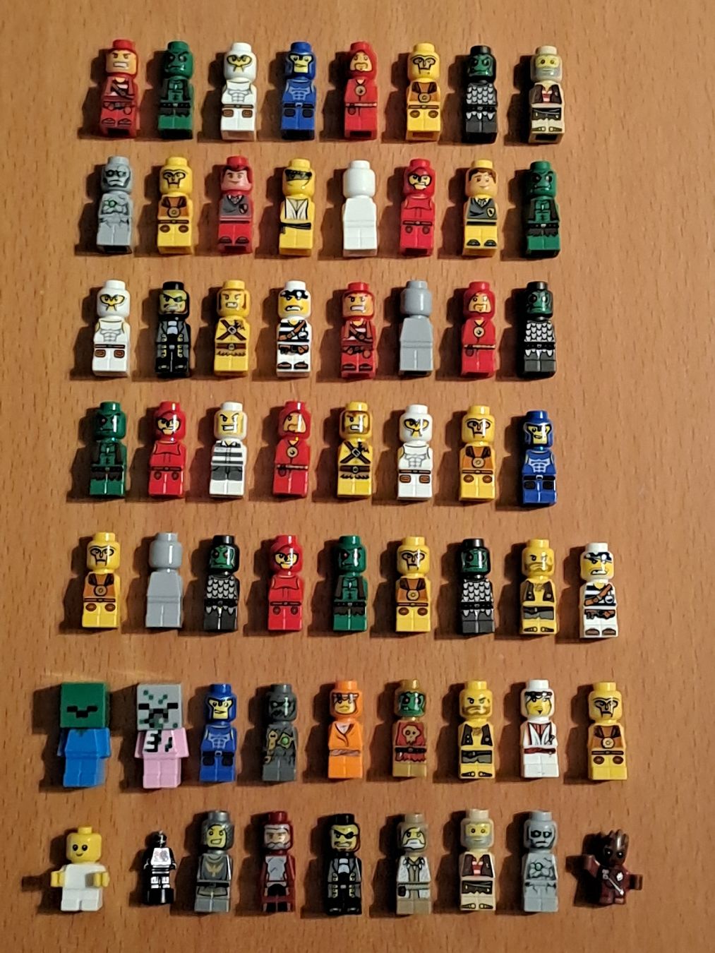 Lego Giocattoli: Lego Microfiguren  Versand möglich – Usato da Kestenholz venduto da Knox1973