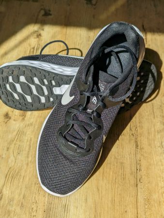 Laufschuh Nike Revolution 6 (Gr. 42.5), Herren