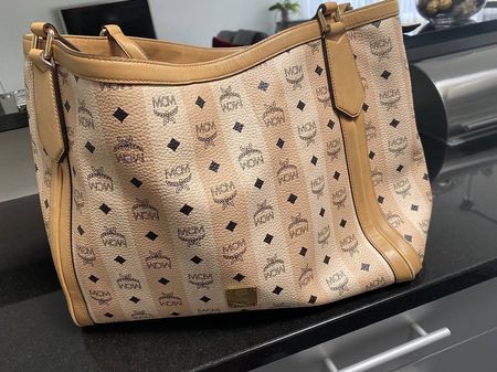 MCM shopper