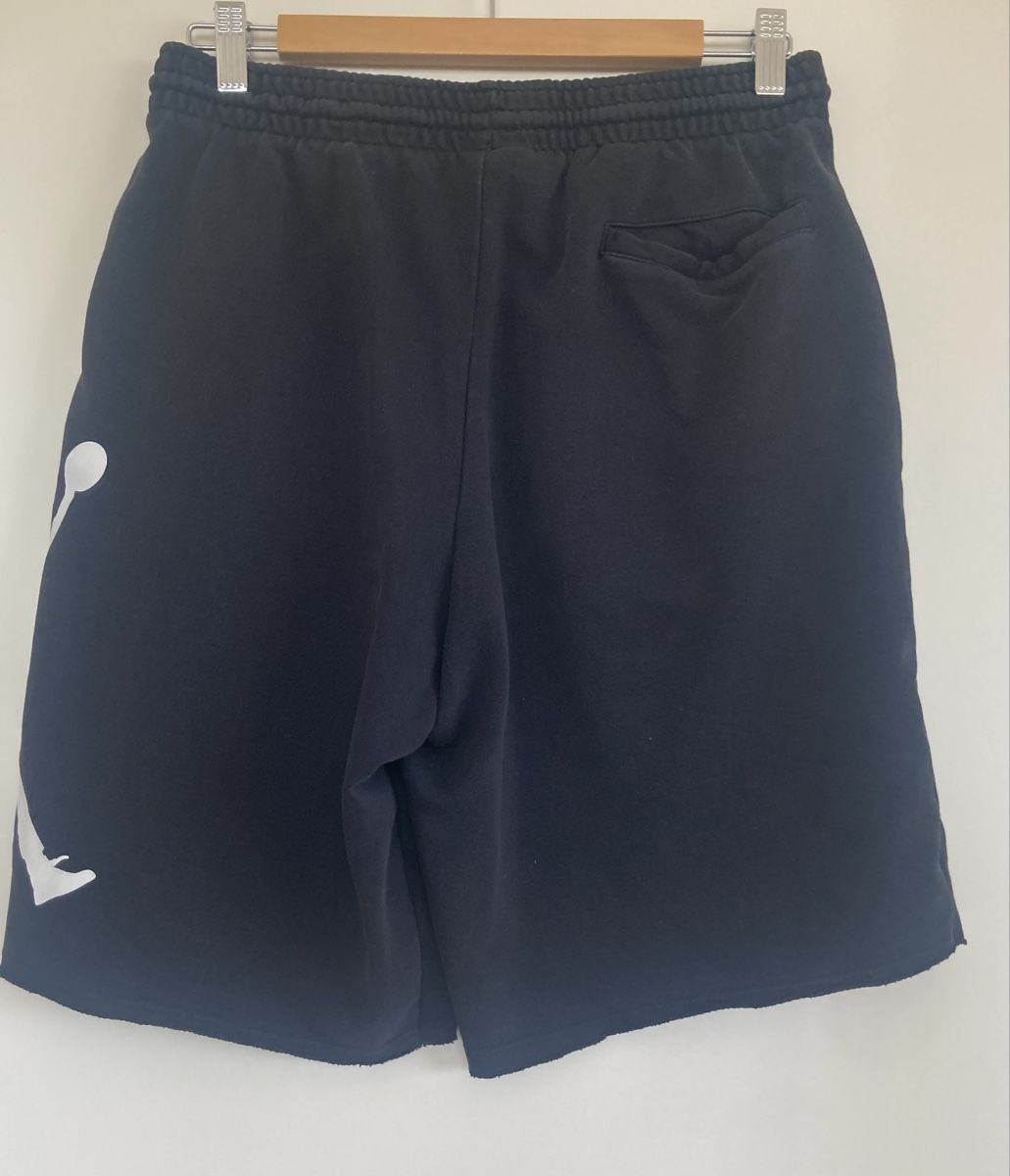 Jordan Pantaloni: Shorts Jordan noir taille M – Usato da Chêne-Bougeries venduto da GiovannaDiLoreto 1