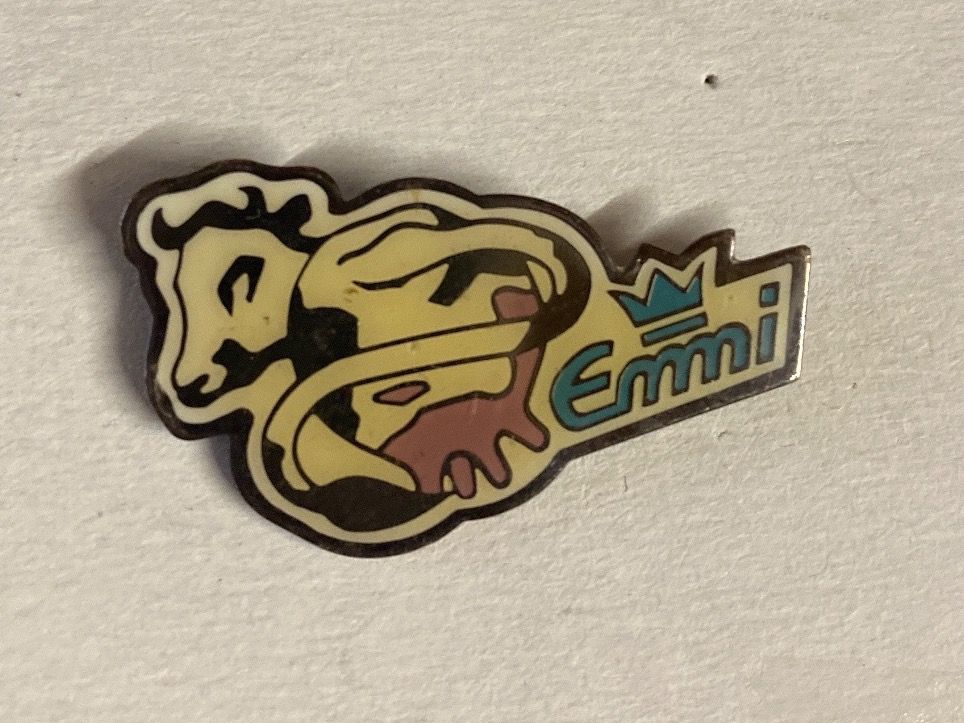 Emmi Placchette & Badge: PIN'S - EMMI - VACHE – Usato da Le Brassus venduto da cinema13