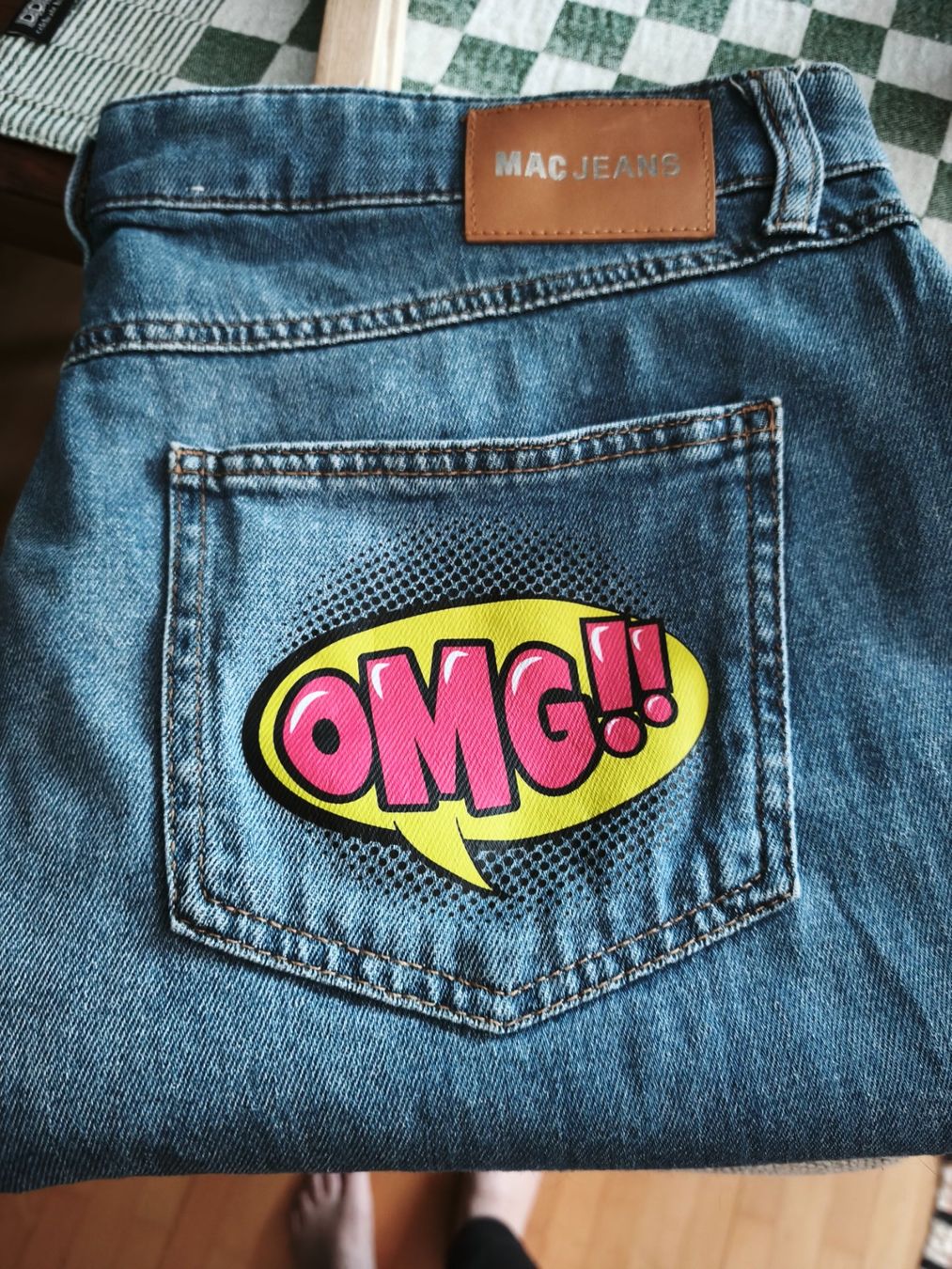 Jeans: MAC Jeans Limited Edition Comic 46 – Neuf (Voir description) à Koblenz par Ivy_Belle