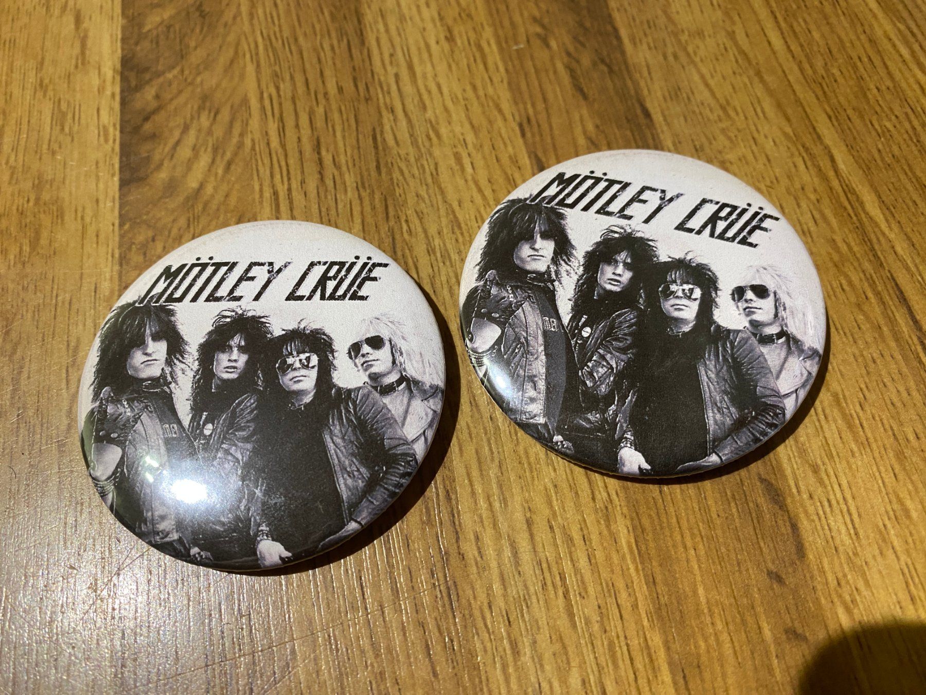 Plaketten & Abzeichen: Mötley Crüe - Magnet & Ansteck Badges! – Neu (gemäss Beschreibung) aus Basel von FatCatPacksTheRatt