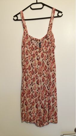 Kurzer Jumpsuit Grösse M guter Zustand