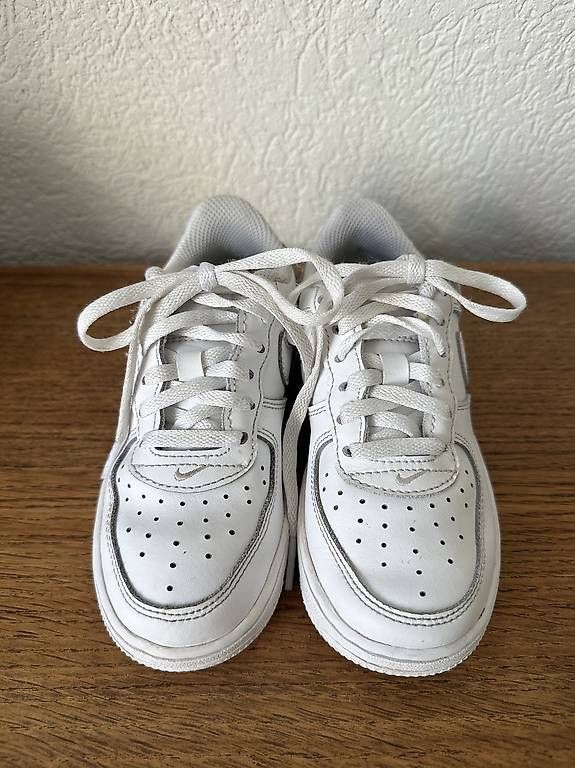 Scarpe per ragazzi: Nike Force 1 Sneaker Gr. 28 – Usato da Lyss venduto da Angelahar 1