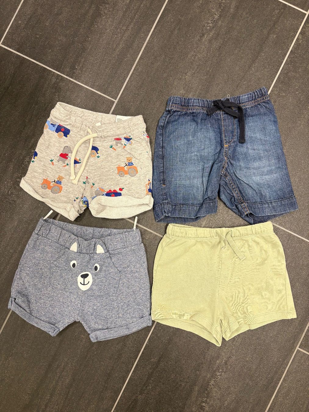 Lotti & Set di vestiti: Kleiderpaket Sommer Junge Grösse 86 – Usato da Gebenstorf venduto da Sandra01031 1