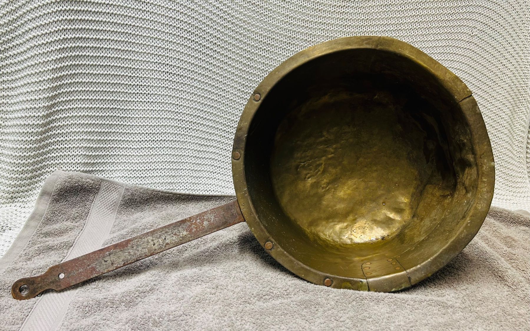 Padelle: Antike Messingpfanne mit Stiel – Usato da Gwatt (Thun) venduto da umwelt-brocki