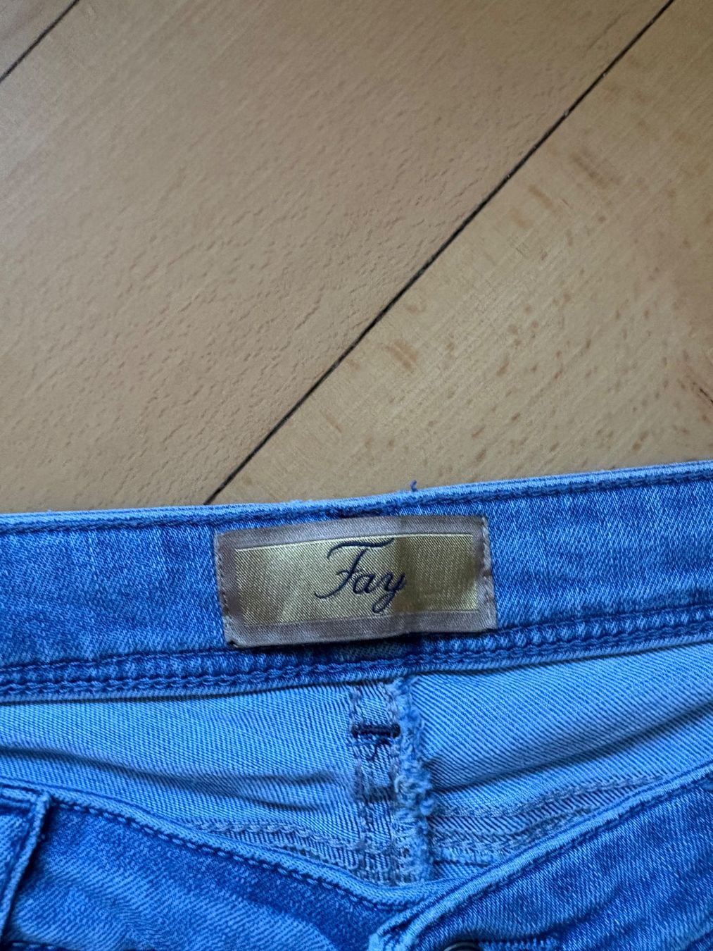 Fay Jeans: Fay Skinny Jeans, hellblau, Gr. 28, wunderschön – Usato da Winterthur venduto da Lepetitprince18 2