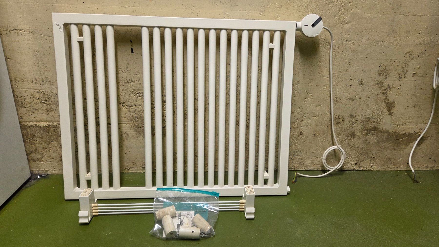 Zehnder Radiatori: zehnder Badheizkörper 76×61cm – Usato da Inwil venduto da Fab0527