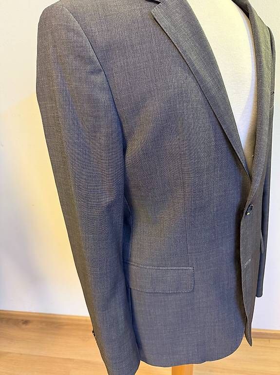Hugo Boss Completi: Costume  Hugo Boss  52 – Usato da Le Cerneux-Veusil venduto da Maraud01 1