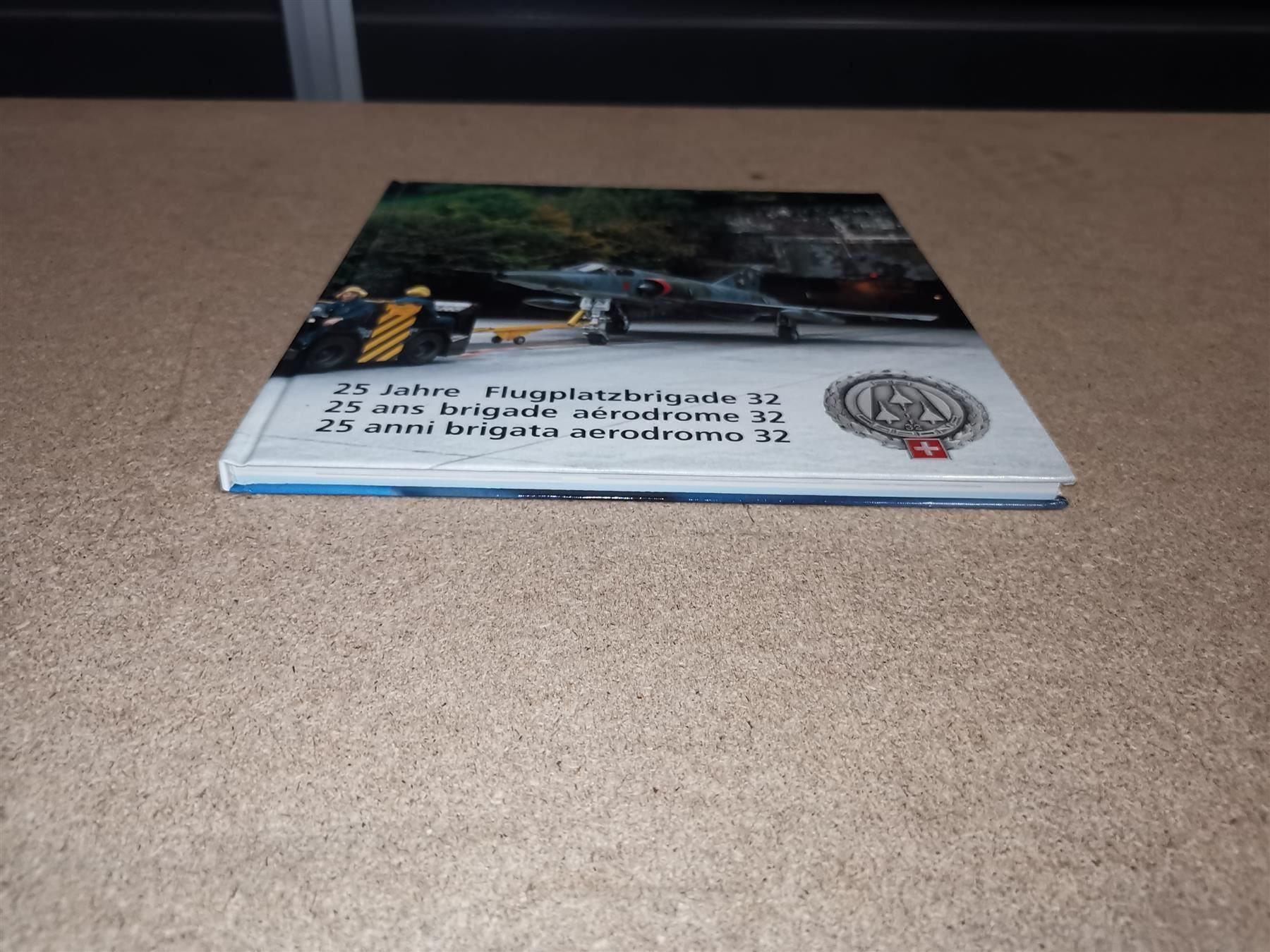 Placchette & Badge: 25 Jahre Flugplatzbrigade 32 – Usato da Thalwil venduto da Joe500 3