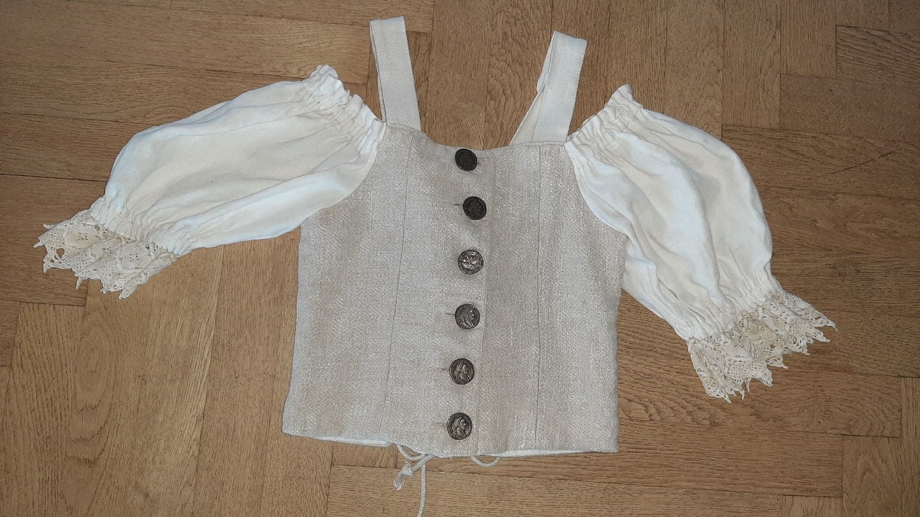Tops: Dirndlbluse Leinen weiss/beige Grösse 36 – D'occasion à Brütten par spaduk 2