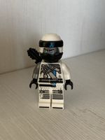 LEGO Ninjago Minifigur von Zane in seiner „Hunted“ (Gejagt) 
