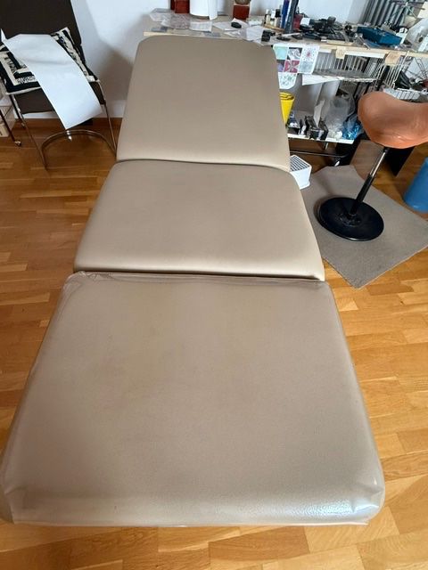 Fauteuils de soin: Table de soin professionnelle – D'occasion à Enges par cordec 2