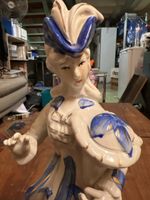 Porzellan Figur Dame, blau weiss, ca. 30cm hoch (Q)