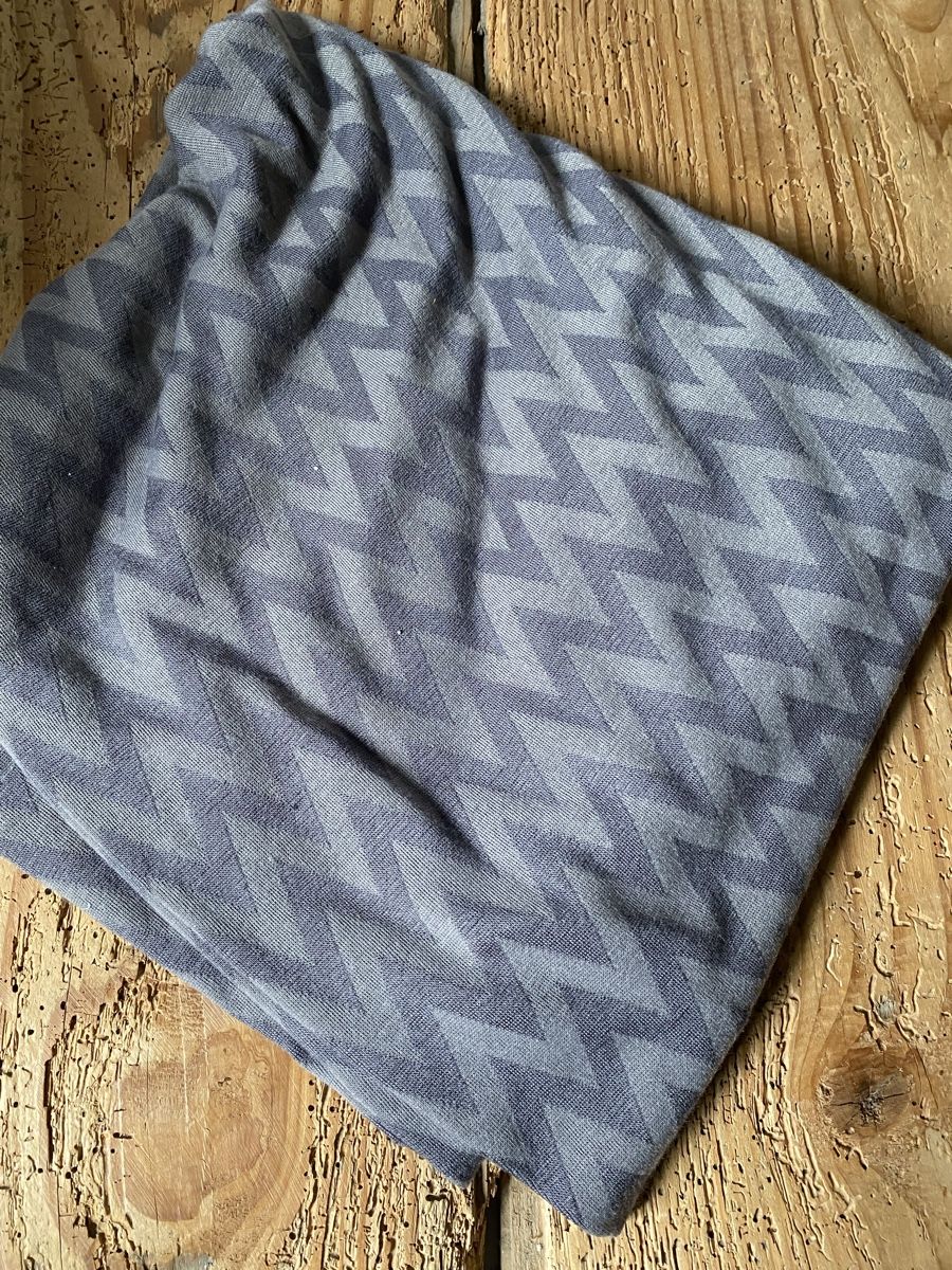Tessuti: Viskose-Strick Stoff/Stoffrest grau, 80 x 100 cm plus Rest – Nuovo (secondo la descrizione) da Wohlenschwil venduto da SmokyAnnie