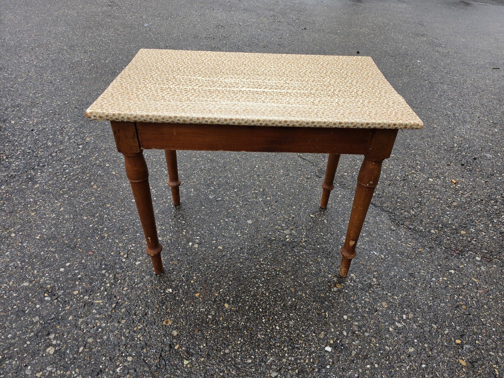 Tavoli: Antiker Tisch mit Musterplatte, Shabby Chic restorieren. – Usato da Mettlen venduto da elios0888