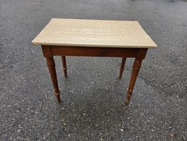 Antiker Tisch mit Musterplatte, Shabby Chic restorieren.