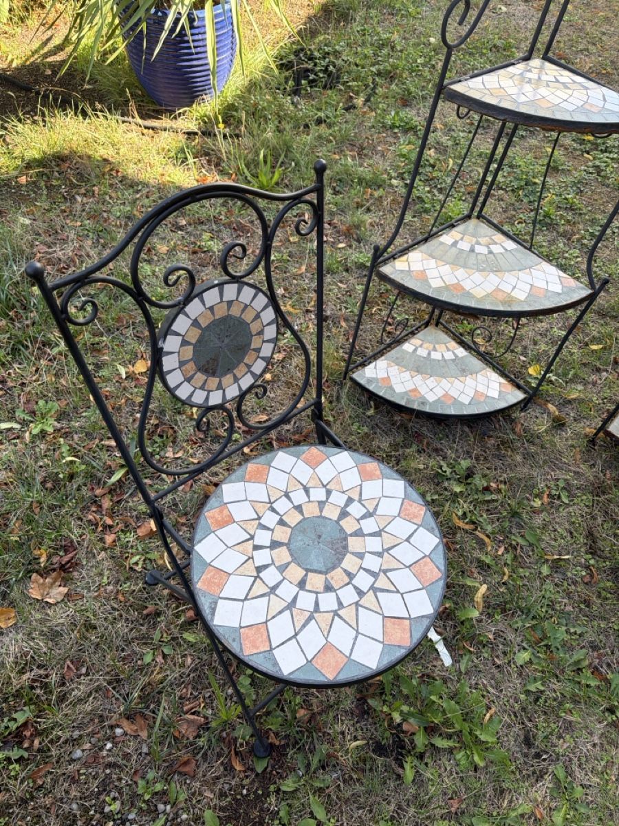 Set de table et chaises: Metall-Gartenmöbel Set Eckregal und Stühle gebraucht – D'occasion à Glattfelden par Sparina 1