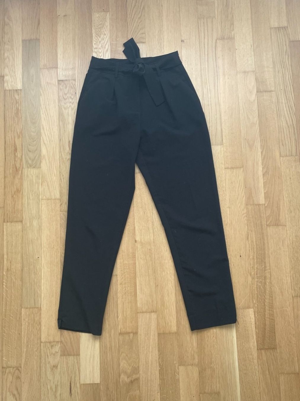 Tally Weijl Pantaloni: schwarze Stoffhose in Gr. 36 – Usato da Wil SG venduto da Miwil