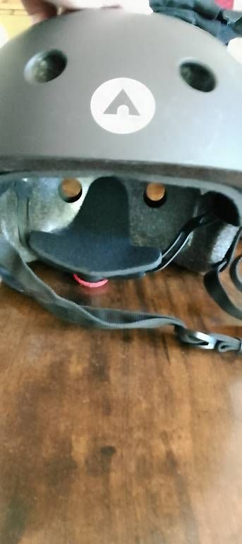 Caschi: Airwalk casque de skateboard  – Usato da Le Grand-Saconnex venduto da Jonssi 1