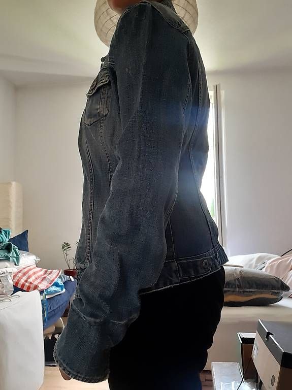 Giacche: Jeansjacke GUESS – Usato da Bern venduto da BeaLehmann 2