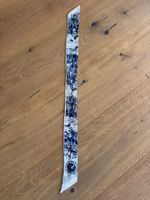 Satin-Schal Schmal in Weiss-Blau bedruckt