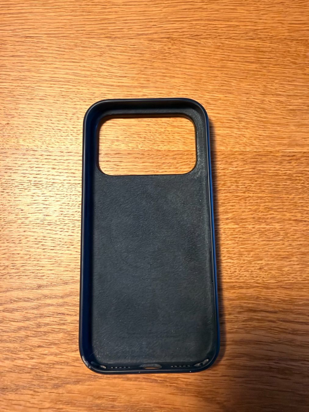 Apple Cover & Protezioni schermo: iPhone 17 Pro Silikon Case mit MagSafe Schwarz – Usato da Zürich venduto da tomrnl 1