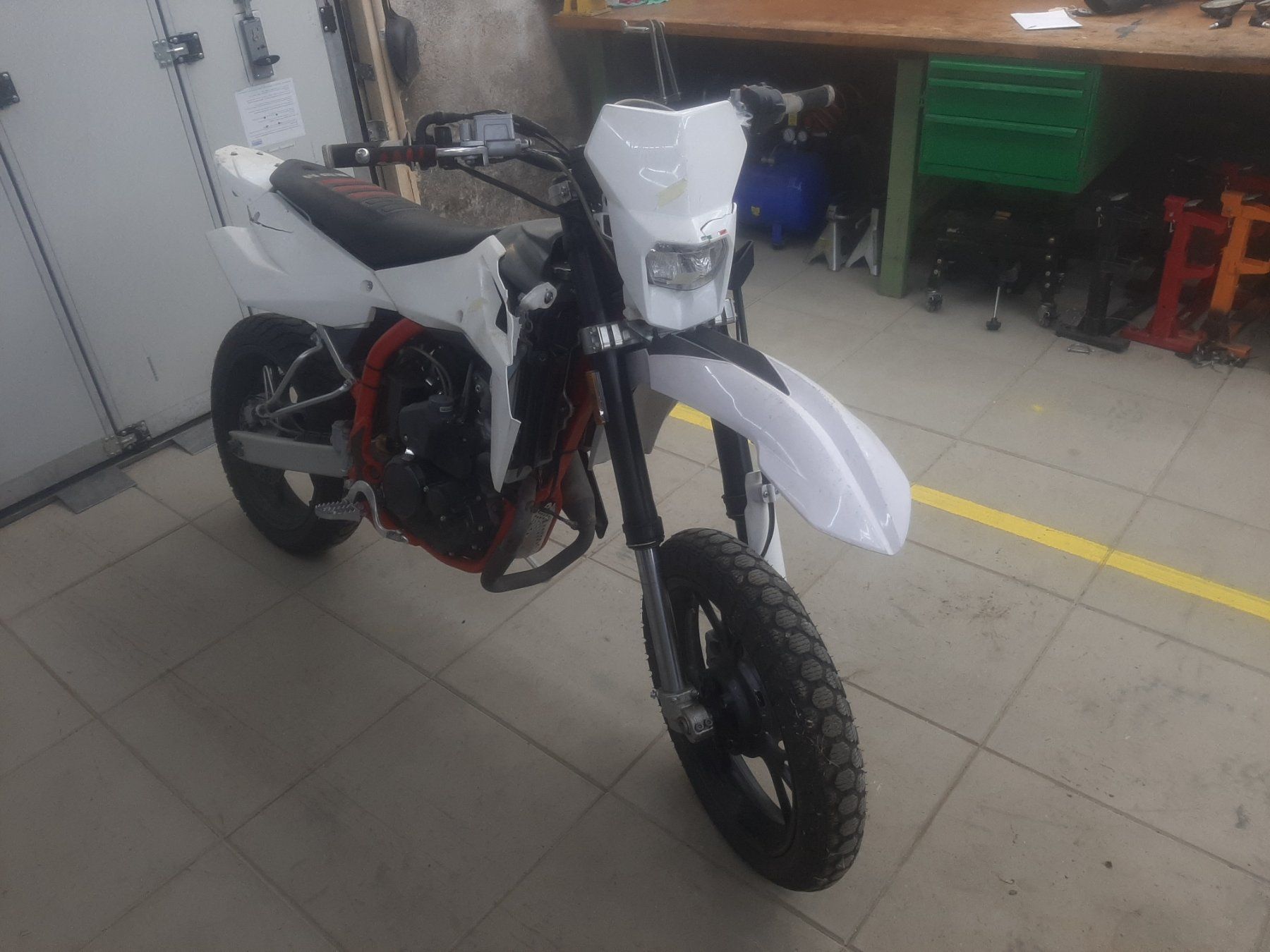 SWM Strada: SWM SM 125 R 2023 12'000km – Difettoso da Hellbühl venduto da PONY_Mofas_Hellbuehl 1
