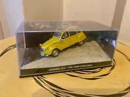 Voiture de collection James Bond 007 avec magazine