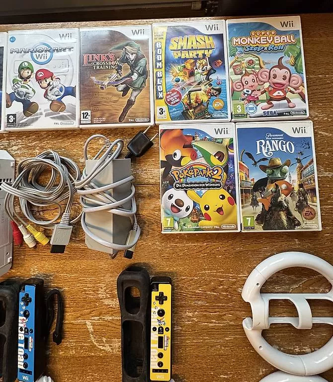 Nintendo Konsolen: Nintendo Wii Set defekt – 15 Spiele, 4 Controller – Gebraucht aus Hinwil von OctoGeek 4