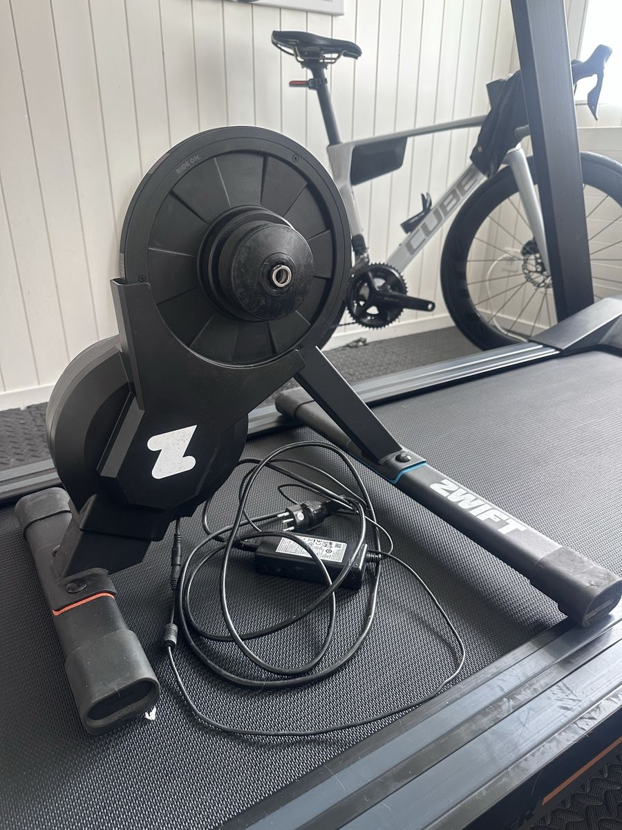 Zwift Hometrainer: Zwift Hub Rollentrainer inkl. Schaltgerät – Gebraucht aus Rehetobel von StefanBrulisau3r 3