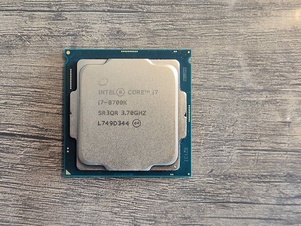 Intel Componenti elettronici: Intel Core i7-8700K 3.7 GHz  6 coeurs / 12 threads – Usato da Gland venduto da Deltawings