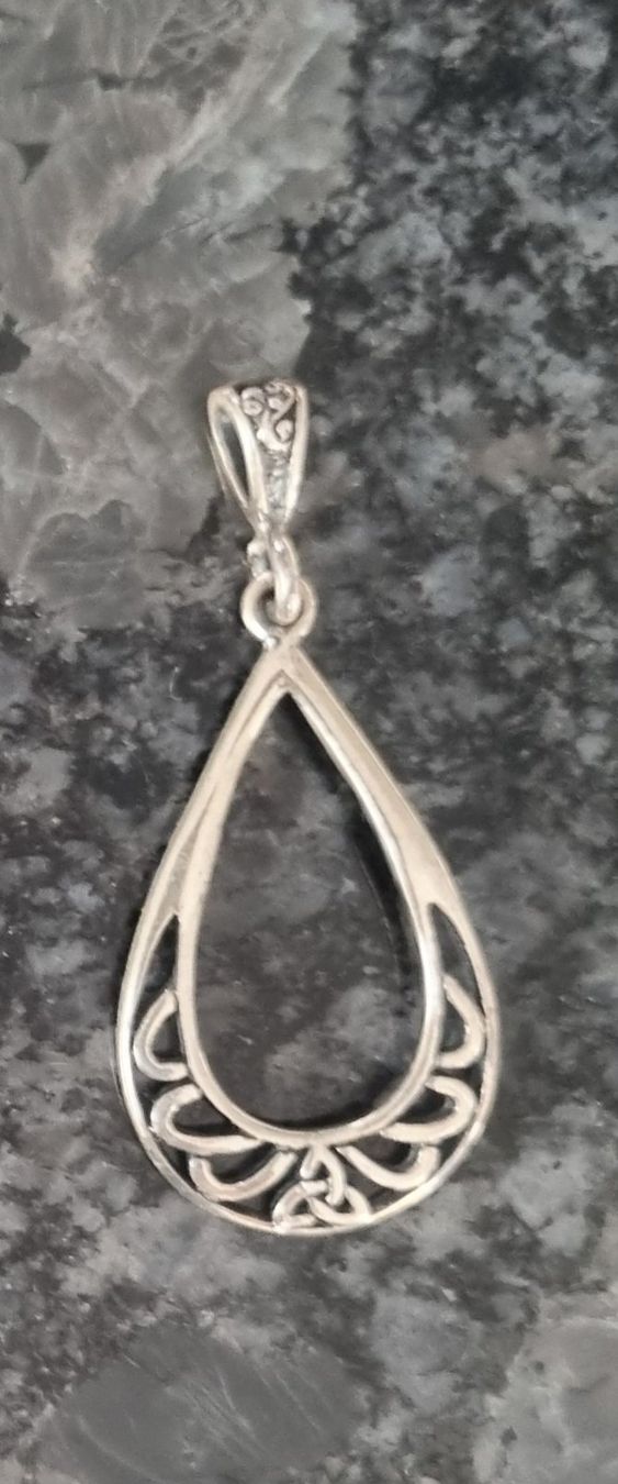 Ciondoli: keltischer Anhänger Triquetra – Usato da St. Gallenkappel venduto da Mr.Sunshine1996
