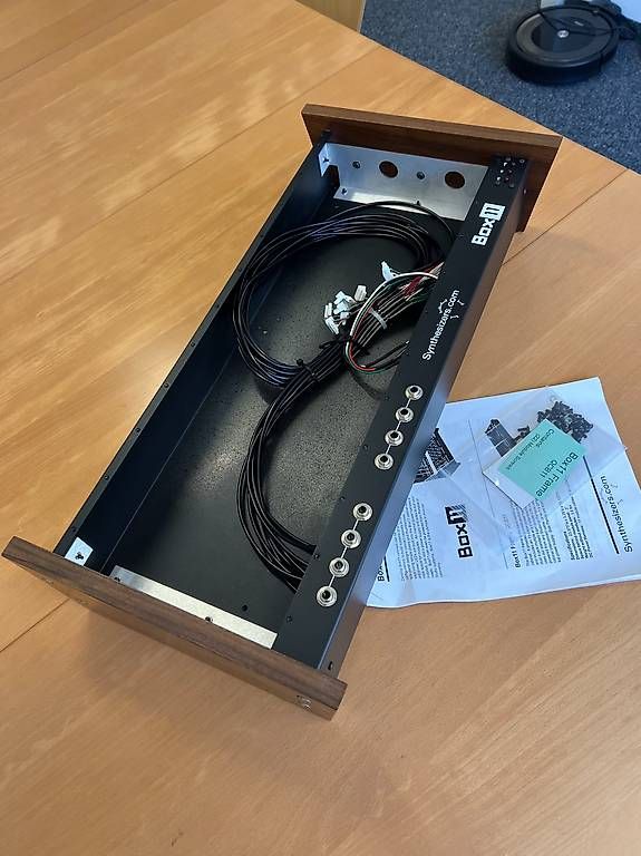 Strumenti musicali: BOX11 Cabinet von synthesizers.com – Usato da Langenthal venduto da Walch 1