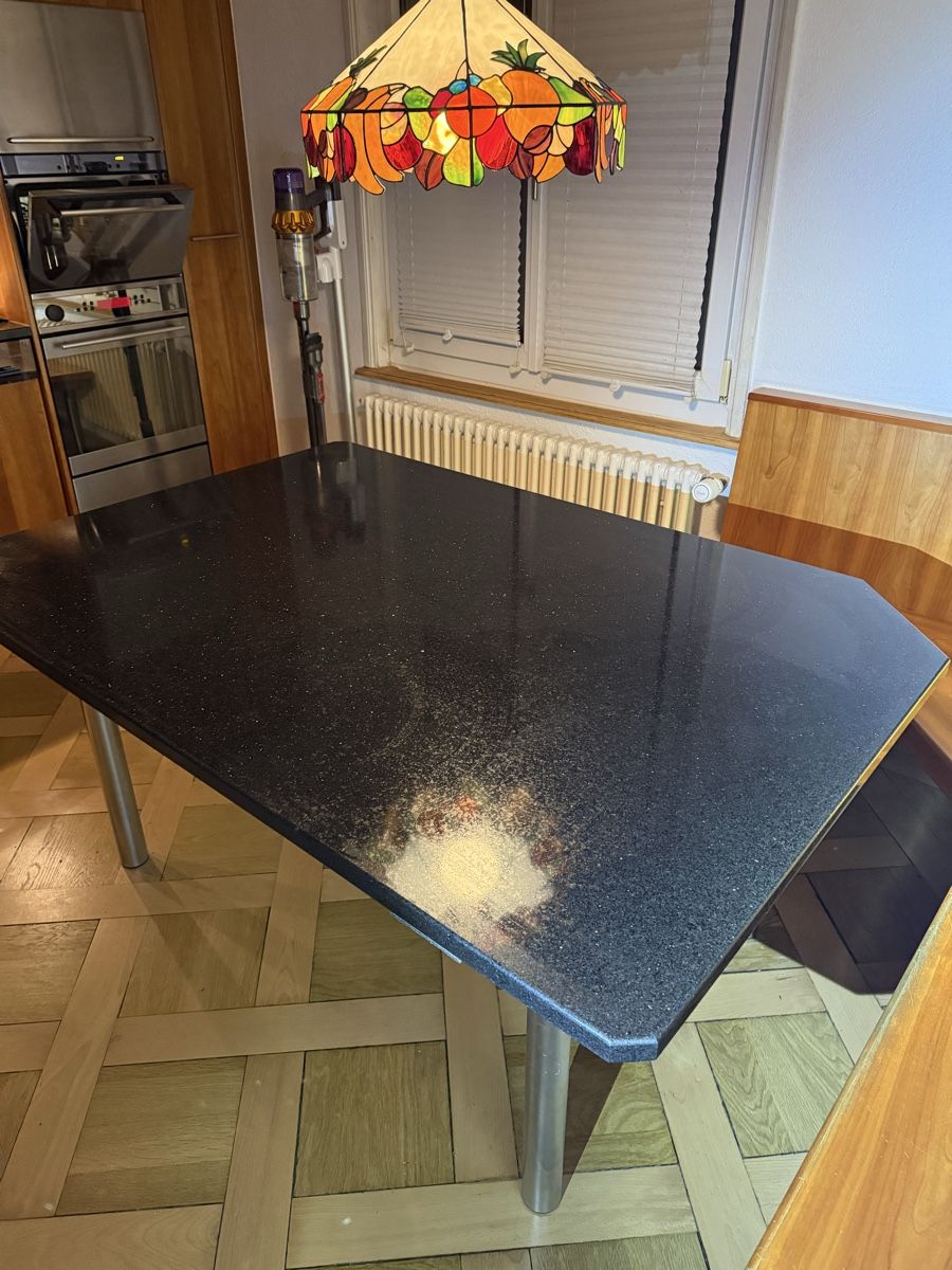 Tavoli: Massiver Granittisch Galaxyblack – Usato da Luzern venduto da Grawp 3