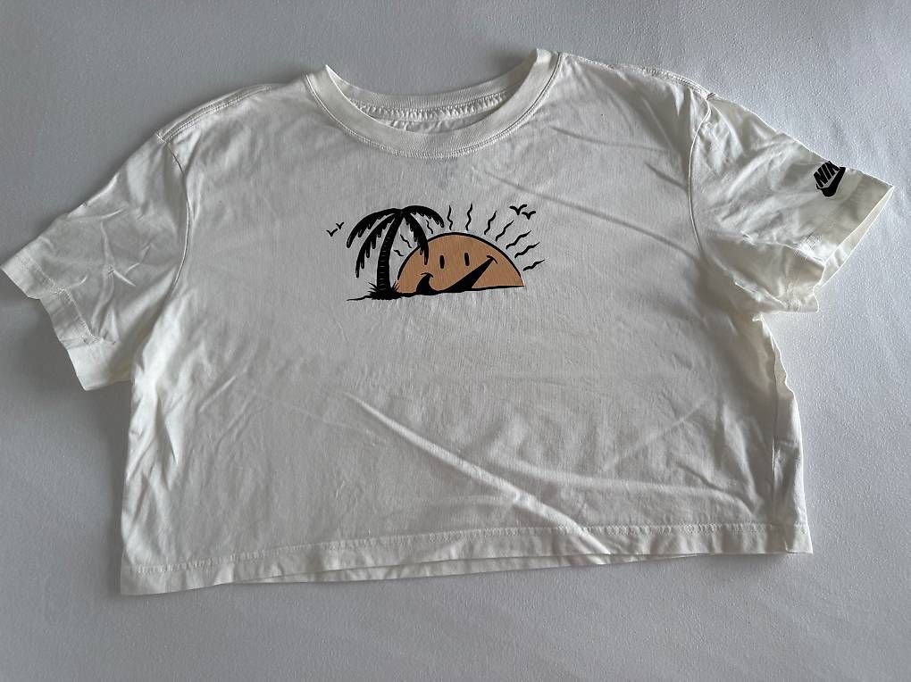 Nike T-shirt: T-shirt Nike court – Nuovo (secondo la descrizione) da Sion venduto da ENKLR