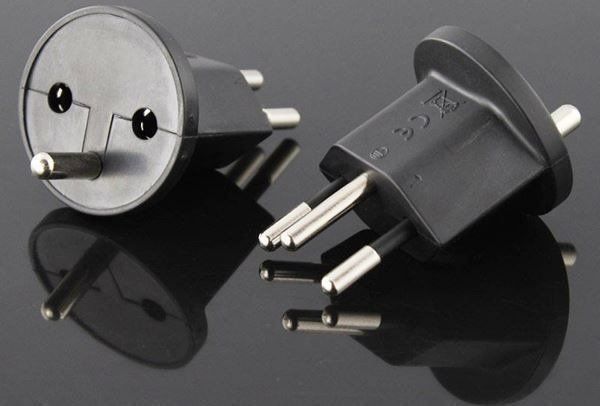 Unità & Adattatore: 5 Stück Permanent-Adapter Schuko auf CH schwarz – Nuovo (secondo la descrizione) da Kirchdorf AG venduto da Apost008