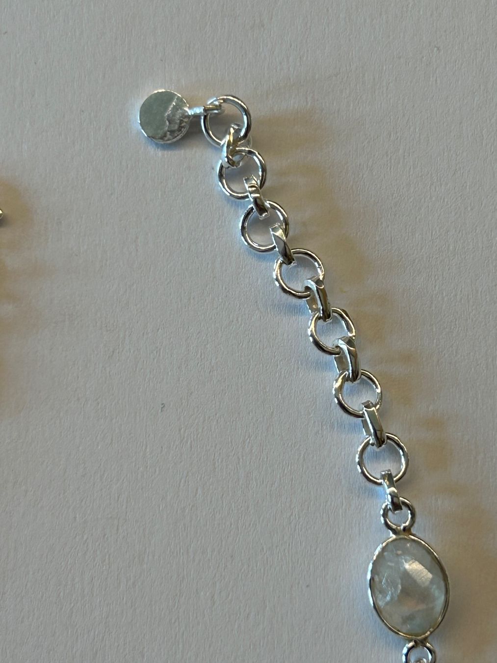 Bracciali & Braccialetti: Armband aus Sterling Silber & facettiertem Mondstein – Nuovo e nell'imballaggio originale da Innertkirchen venduto da Glatthard-Interior 1