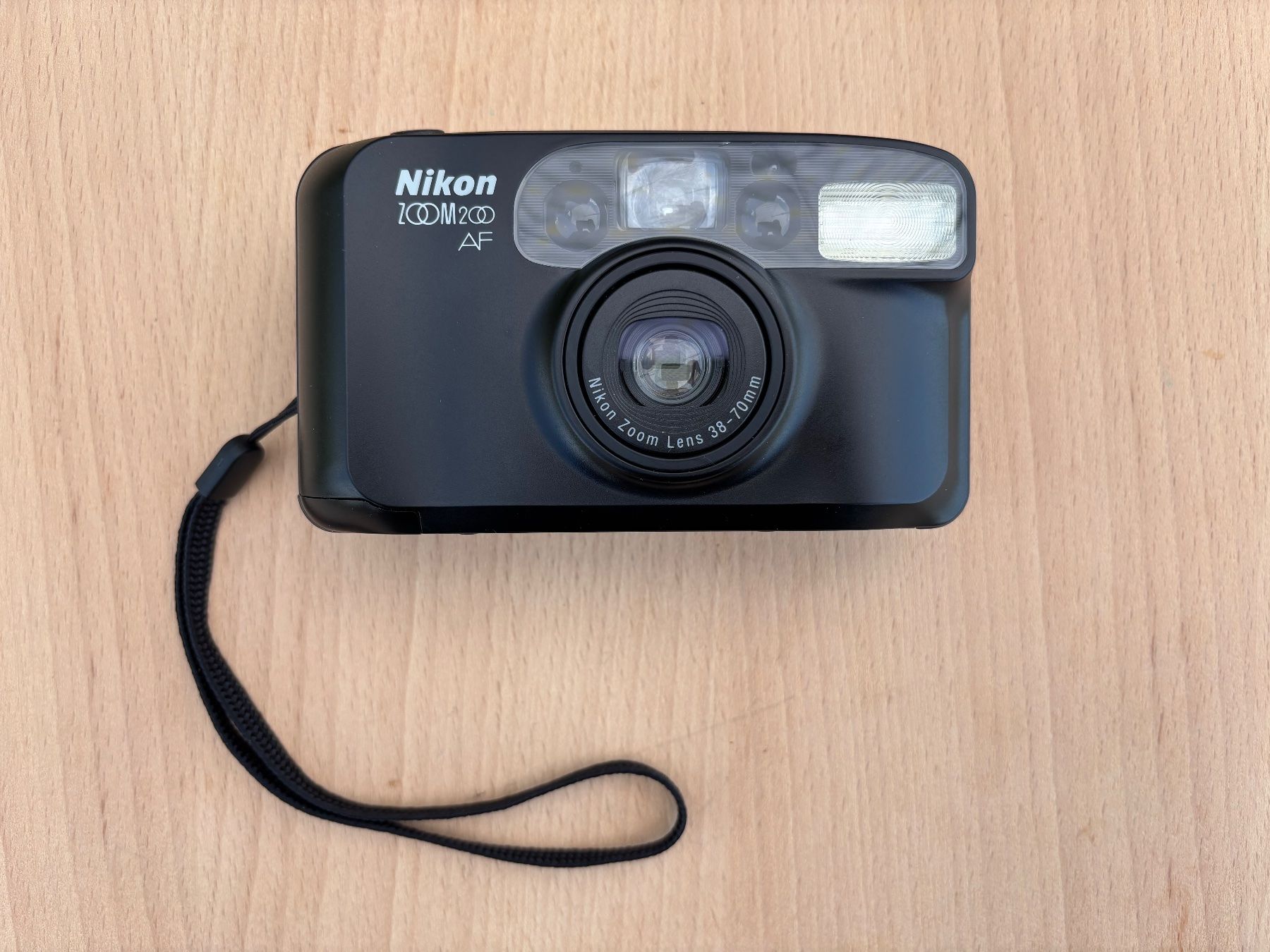 Nikon Fotocamera: Nikon Zoom 200 AF Kamera – Usato da Feldbach venduto da Olive1