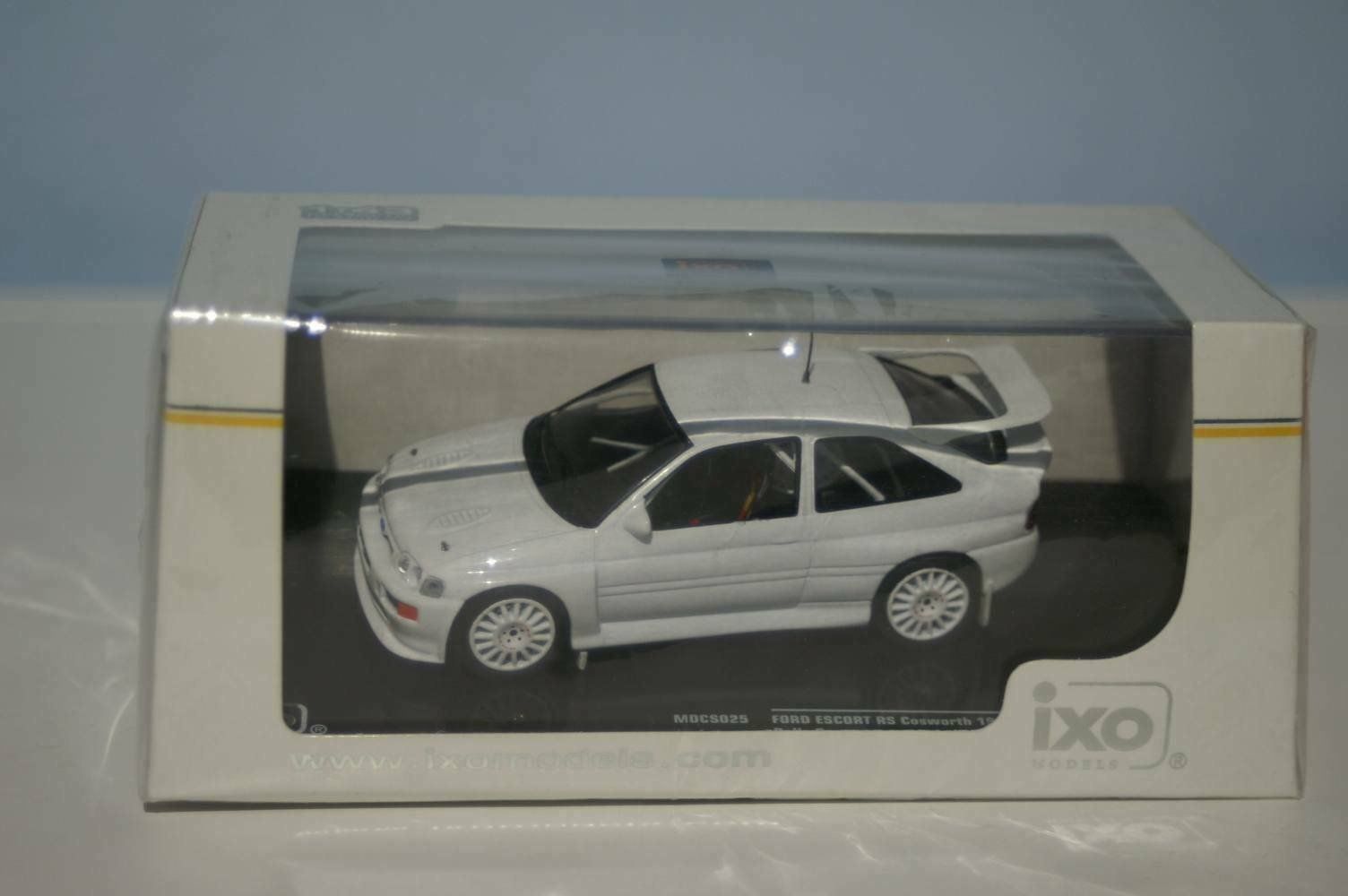 Ford Modellautos: Ford Escort RS Cosworth Plain Body Version 1994 weiss / – Neu und originalverpackt aus Gerlafingen von espero88 5