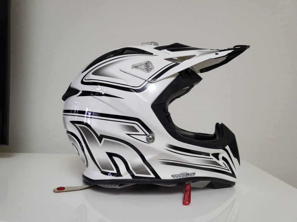 Helm best sale airoh supermoto